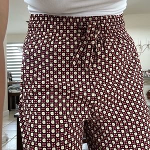 - elevated pants; pattern